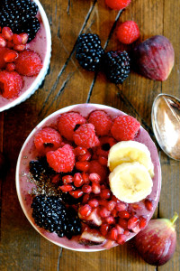 Autumn Acai Bowl with Greek Yogurt, Figs and Pomegranate ciaochowbambina.com