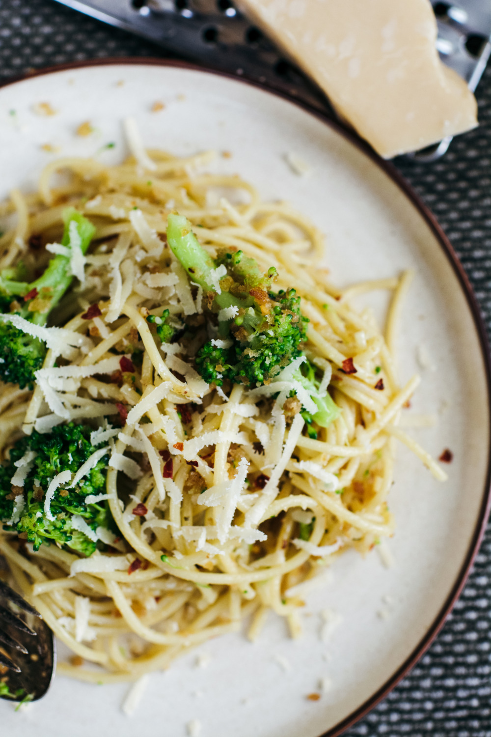 Spaghetti with Broccoli and Toasted Bread Crumbs