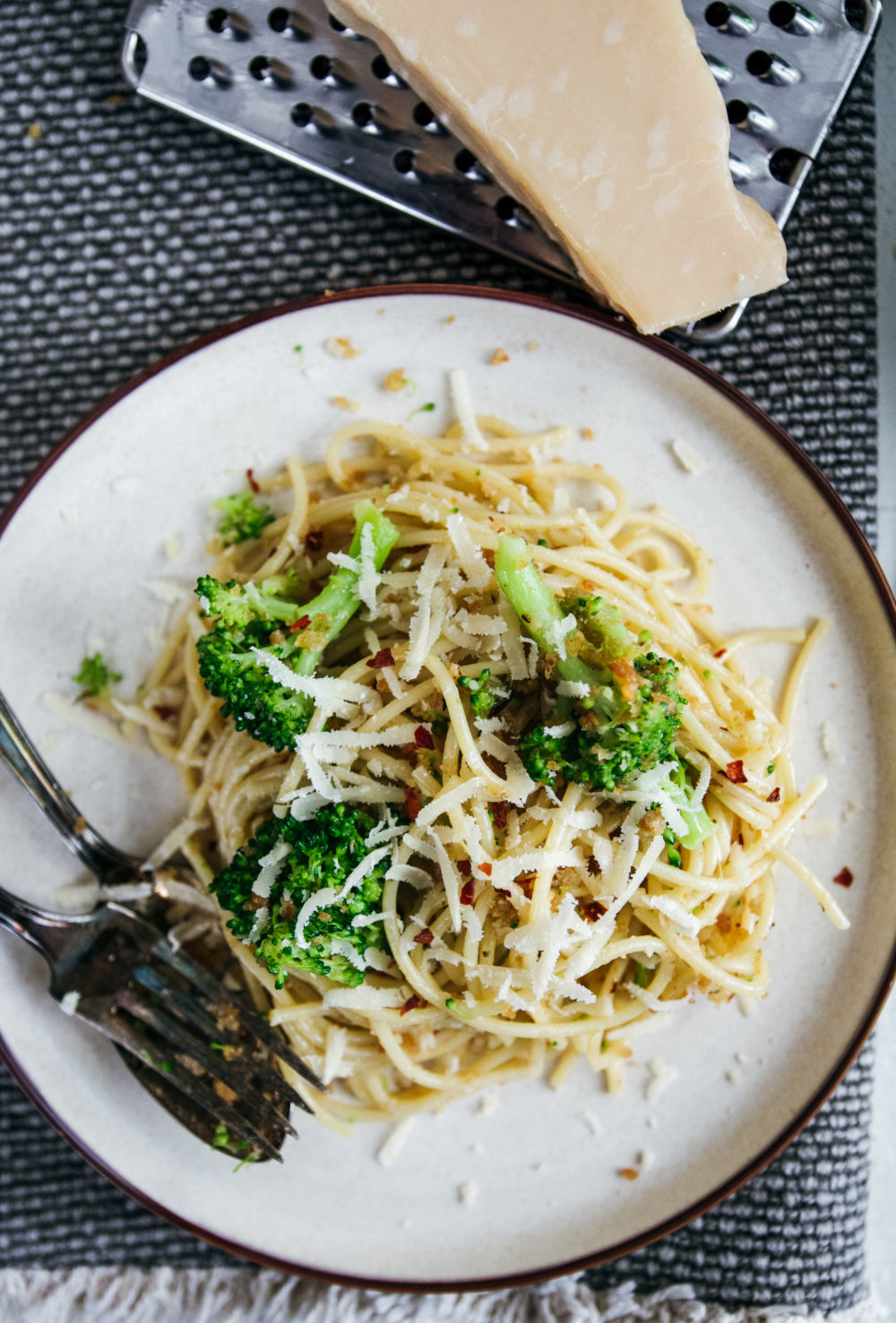 Spaghetti with Broccoli and Toasted Bread Crumbs